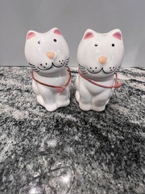 COZY CATS KITTENS Salt & Pepper ceramic vintage shakers from Brazil